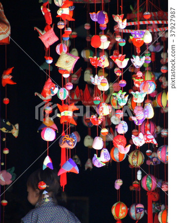 掛飾品和女孩 37927987