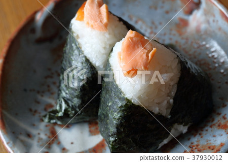 Salmon rice balls Salmon rice balls 37930012