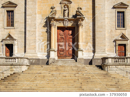Collegiata dei SS Pietro e Stefano - Bellinzona Collegiata dei SS Pietro e Stefano - Bellinzona 37930050