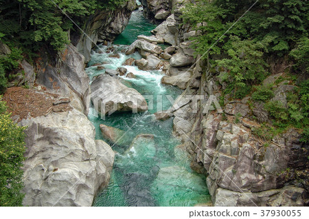 Emerald Water - Val Verzasca 37930055