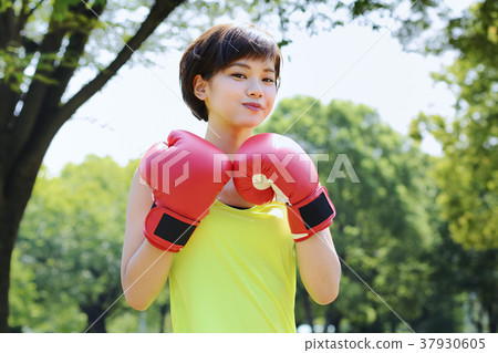 young woman      37930605