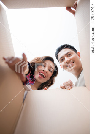 Young asian couple looking into the box Young asian couple looking into the box 37930749