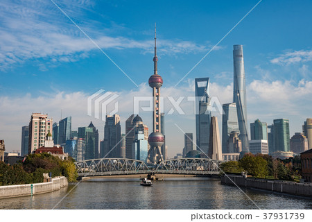 中國，上海摩天大樓白天 37931739