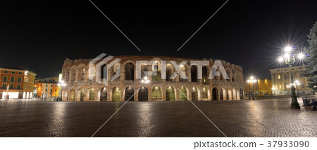 Verona Arena at Night - Roman Amphitheater 37933090