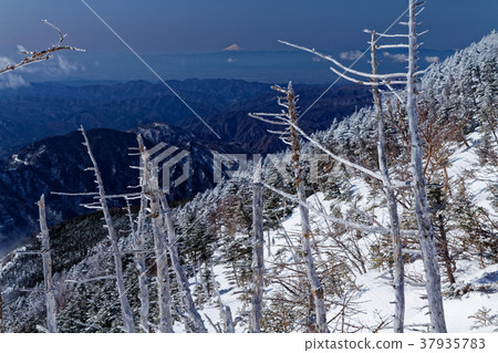 富士山冬天遠離山峰 37935783