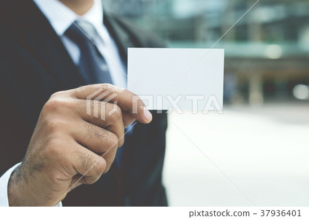 Young businessman who takes out blank business  37936401