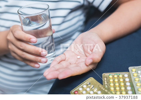 Woman hands opening Woman hands opening 37937188