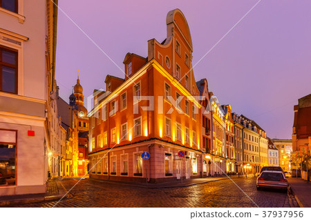 Night street in the Old Town of Riga, Latvia Night street in the Old Town of Riga, Latvia 37937956