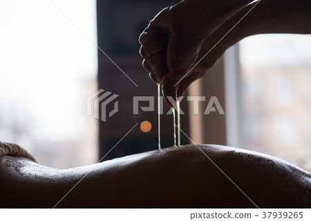 Masseur Pours Warm oil on the Back of Young Girl 37939265