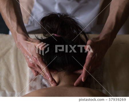 Beautiful young woman reciving relxing Massage of 37939269