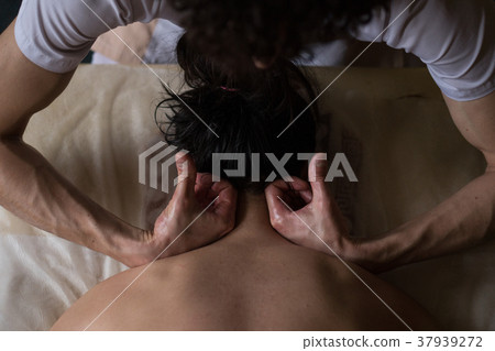 Beautiful young woman reciving relxing Massage of 37939272