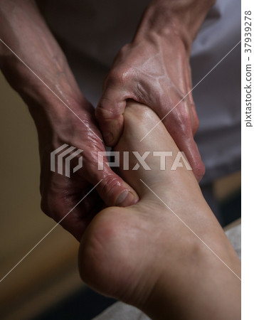 Beautiful young woman reciving relxing Foot 37939278