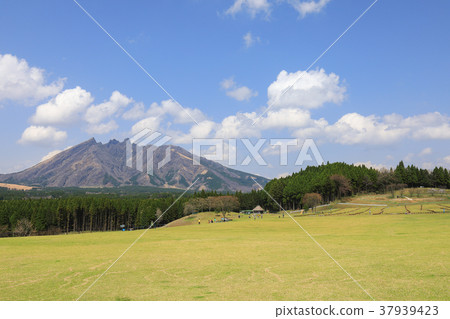 Minami-Aso Spring-Mooning Park Minami-Aso Spring-Mooning Park 37939423