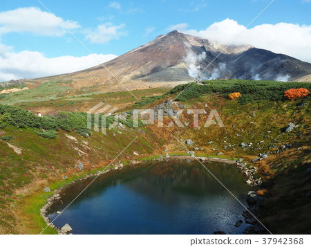 Couple pond and Asahidake 37942368
