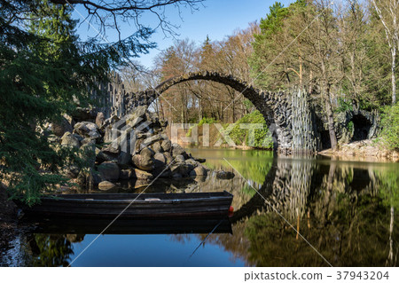 Bridge Rakotz, Kromlau, Saxony, Germany Bridge Rakotz, Kromlau, Saxony, Germany 37943204
