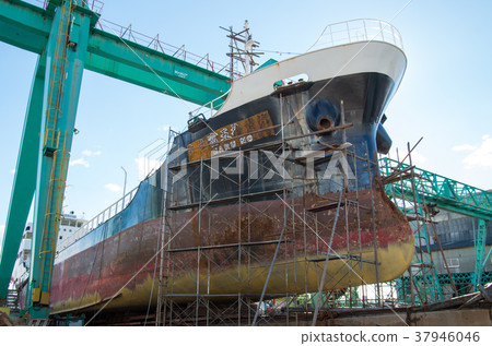 修理在造船廠的船 37946046