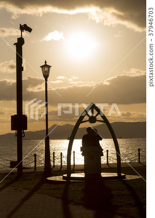 大和碼頭紀念碑和夫婦 37946703