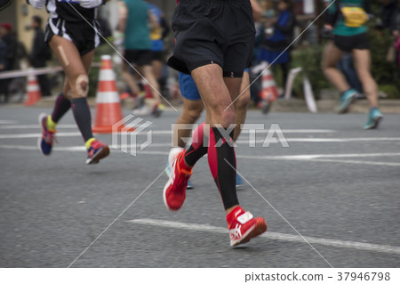 Marathon runner's feet 37946798