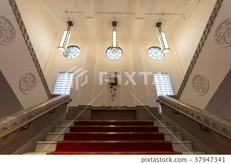 Red carpet stairs 37947341