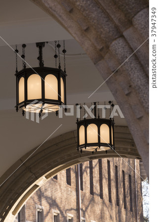 石拱和燈籠形燈 37947349