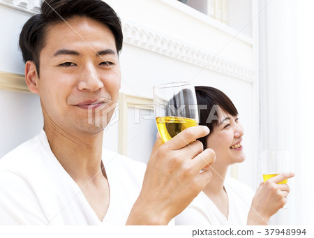 拿著玻璃的鬆弛夫婦 拿著玻璃的鬆弛夫婦 37948994