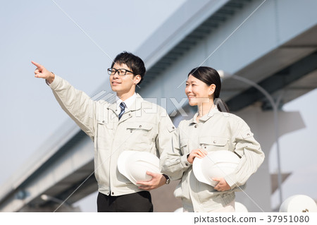 Business worker 37951080