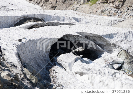 Snowy mountain in Hakuba 37951286