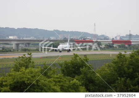 The Toyama Expressway and the airport plane and the Hokuriku Expressway seen behind The Toyama Expressway and the airport plane and the Hokuriku Expressway seen behind 37952604
