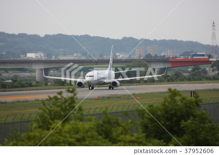 The Toyama Expressway and the airport plane and the Hokuriku Expressway seen behind The Toyama Expressway and the airport plane and the Hokuriku Expressway seen behind 37952606