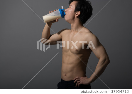 健美運動員飲用蛋白質日本男性 37954713