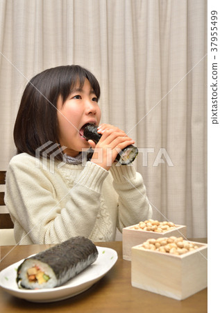 享受setsubun的女孩 享受setsubun的女孩 37955499