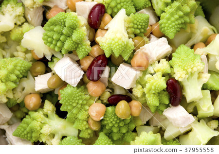 Romanesco和混合豆沙拉 Romanesco和混合豆沙拉 37955558