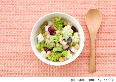 Romanesco和混合豆沙拉 Romanesco和混合豆沙拉 37955885