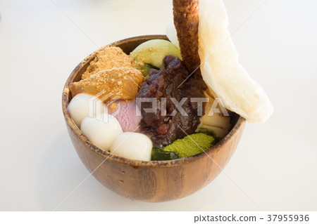 Stylish Matcha Parfait 37955936