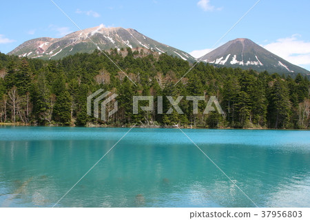 Mt. Mekan and Mt. Akan-2 from Onneto 37956803