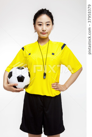 足球，年輕女子，足球，裁判 37958379