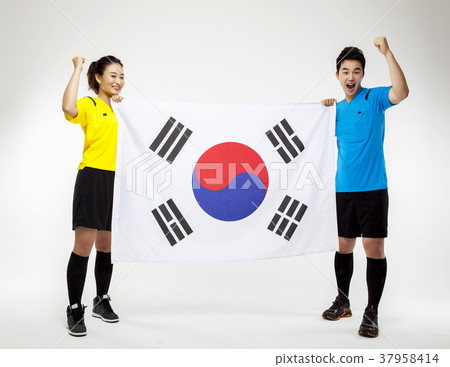 國旗，年輕男子，年輕女子，夫婦，足球，裁判 37958414