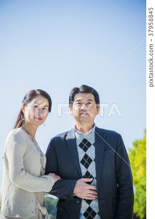 Couple couple dating middle lifestyle casual Couple couple dating middle lifestyle casual 37958845