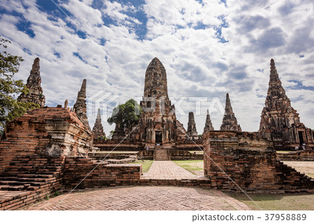 Thai Ayutthaya Wat Chai Watthana Lahm 37958889