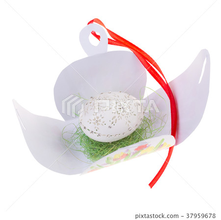 Easter hen's egg with carving. 37959678