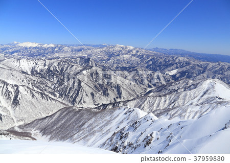 View towards Mt. Shibutsu from the summit of Tanigawadake in winter (Toma's ear) 37959880