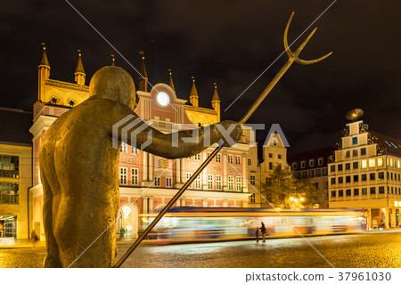 View to the city hall in Rostock, Germany 37961030