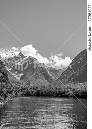 [Monochrome] Milford Sound 37961035