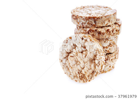 Round wheat crispbread, white background 37961979