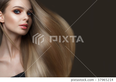 Beautiful blond girl with a perfectly smooth hair 37965214