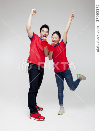 Fighting, cheering, young men, young women, couples, football 37965572