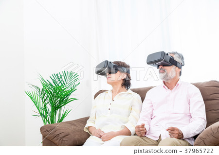 Senior virtual reality virtual reality enjoying VR 37965722