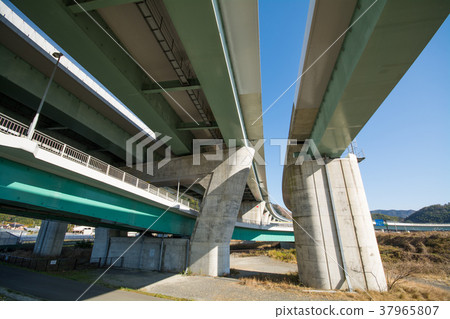 公路橋樑 37965807