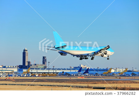 Landing at Narita 747 37966282