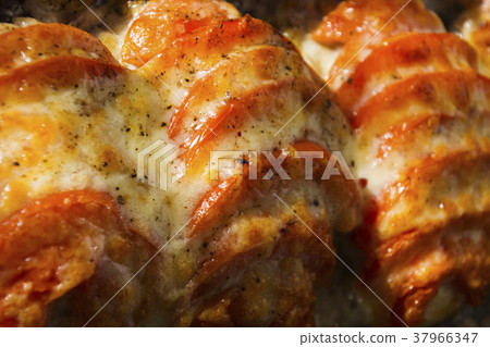 Oven baked slices of tomato under cheese crust 37966347